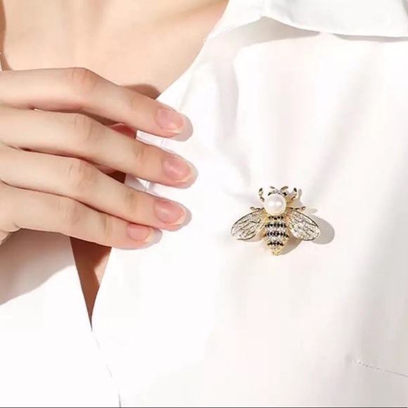 Gold Bee Brooch - Picture 9 of 9